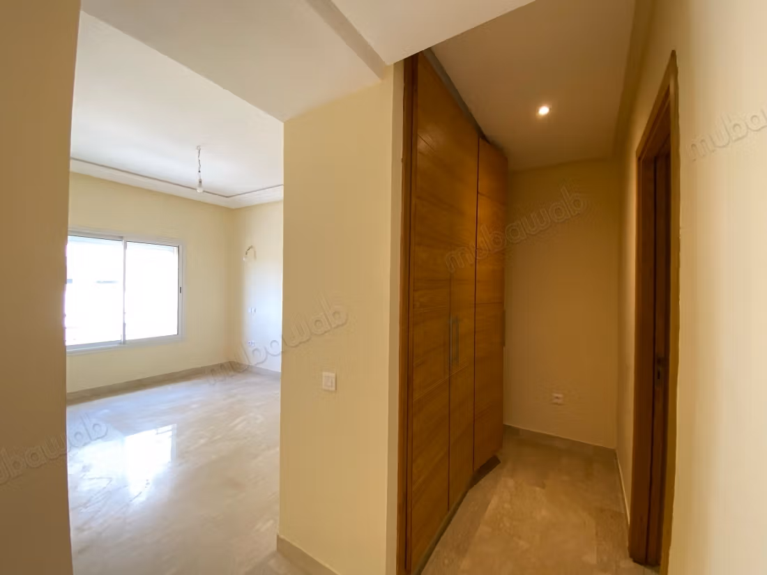 Appartement en location à Souissi. 3 chambres agréables. Ascenseur et terrasse