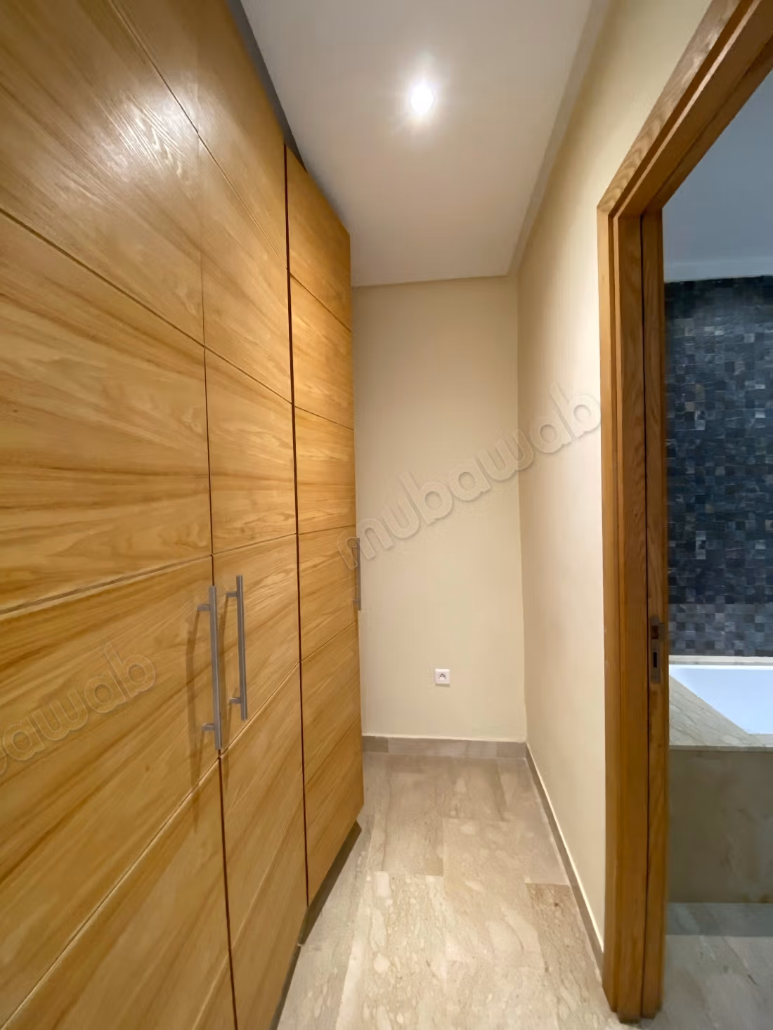 Appartement en location à Souissi. 3 chambres agréables. Ascenseur et terrasse