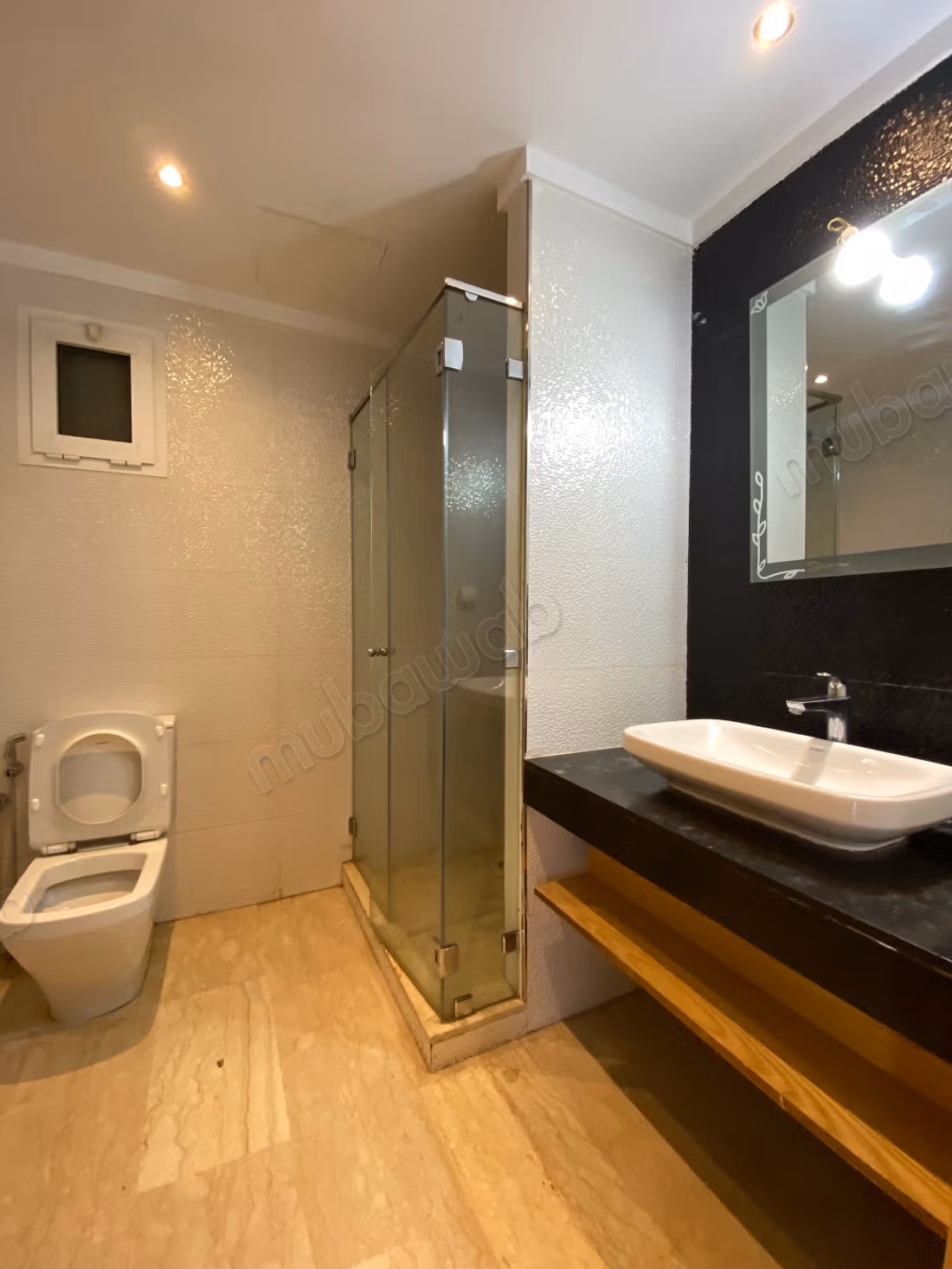 Appartement en location à Souissi. 3 chambres agréables. Ascenseur et terrasse