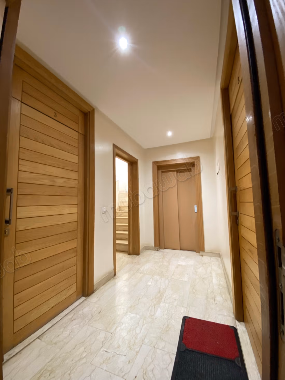 Appartement en location à Souissi. 3 chambres agréables. Ascenseur et terrasse