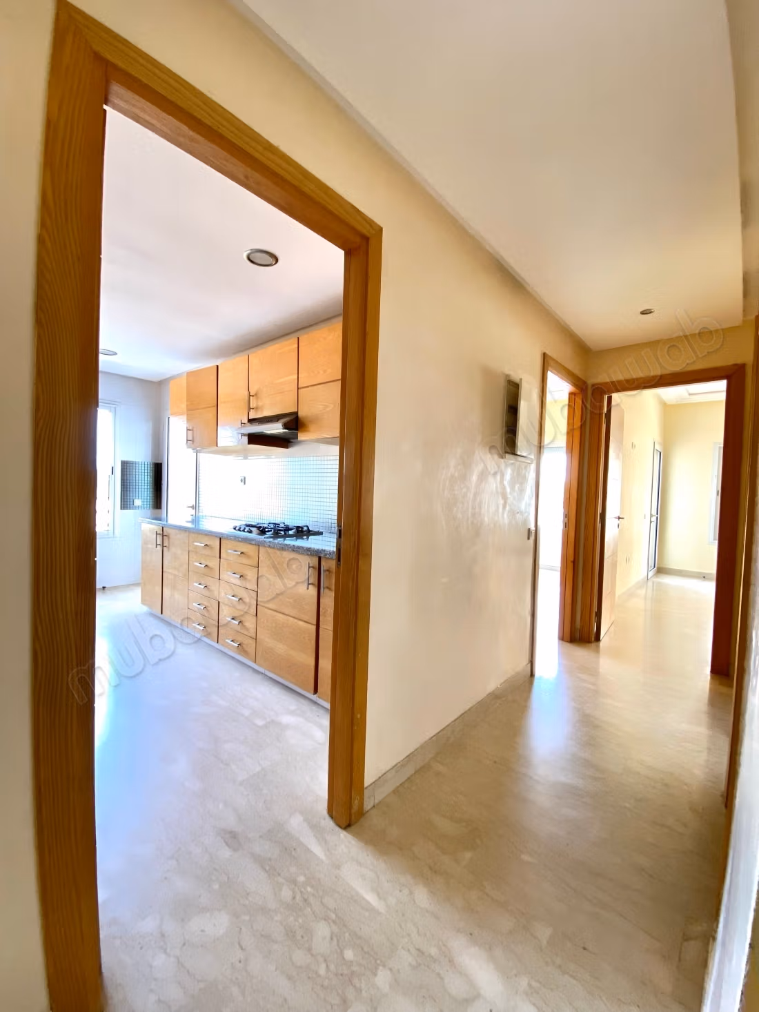 Appartement en location à Souissi. 3 chambres agréables. Ascenseur et terrasse