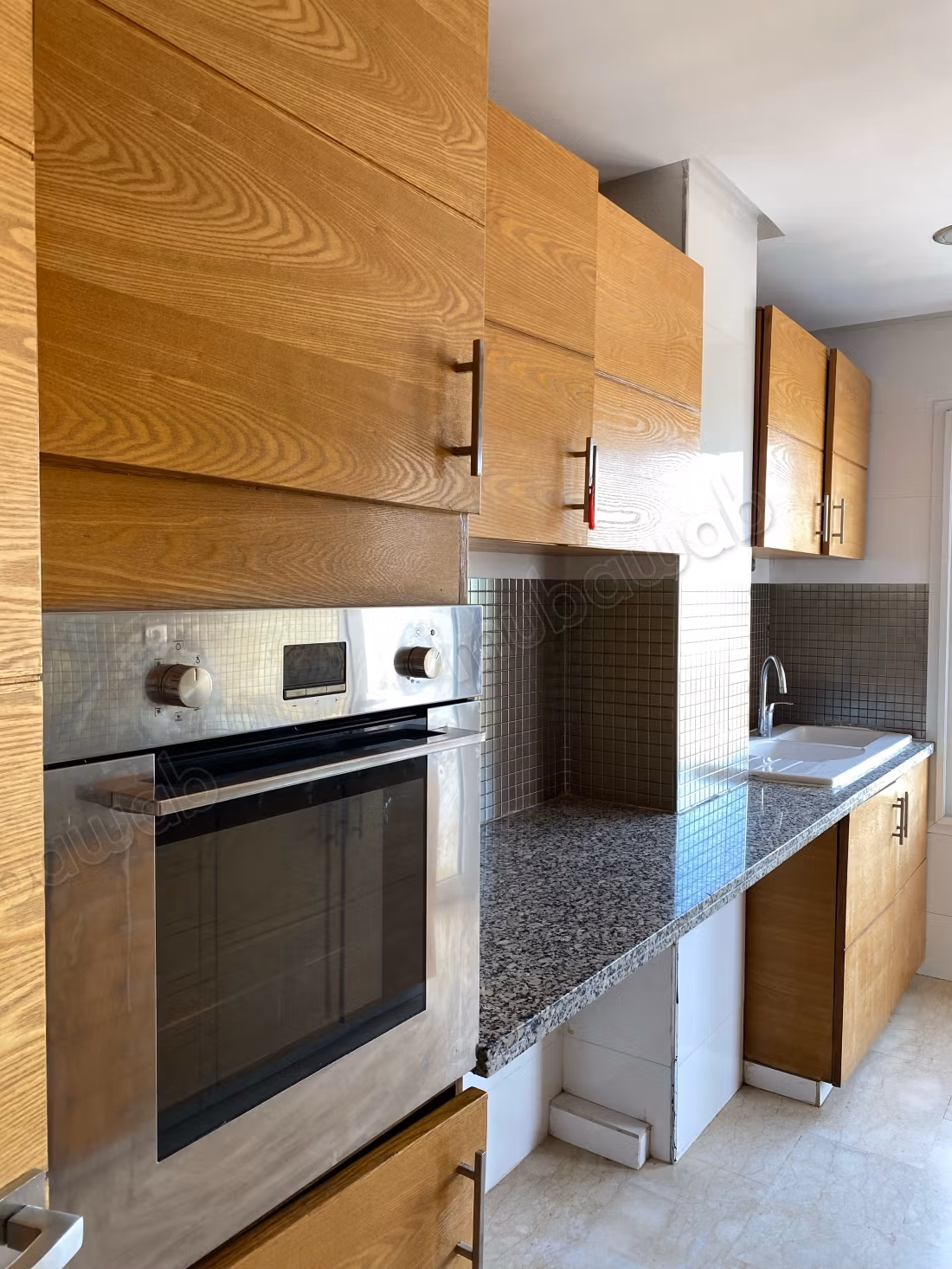 Appartement en location à Souissi. 3 chambres agréables. Ascenseur et terrasse
