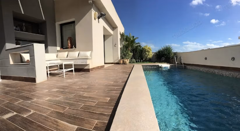 Attico di 410 m² – Piscina & vista libera
