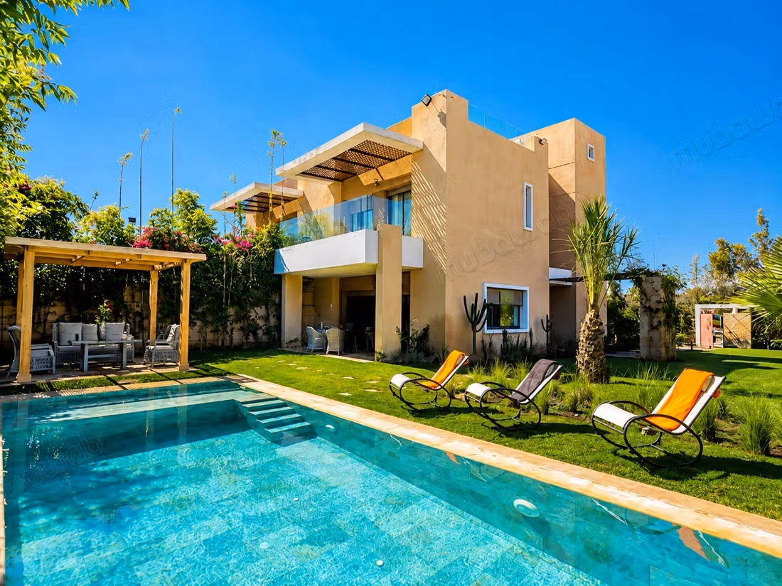 Villa de 745m², en résidence Golfique