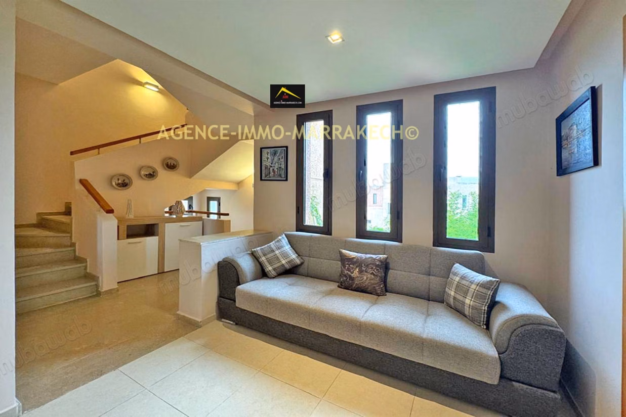 Villa de 745m², en résidence Golfique, avec VNA