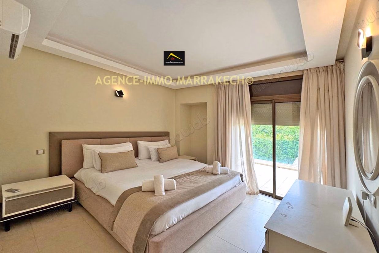 Villa de 745m², en résidence Golfique, avec VNA