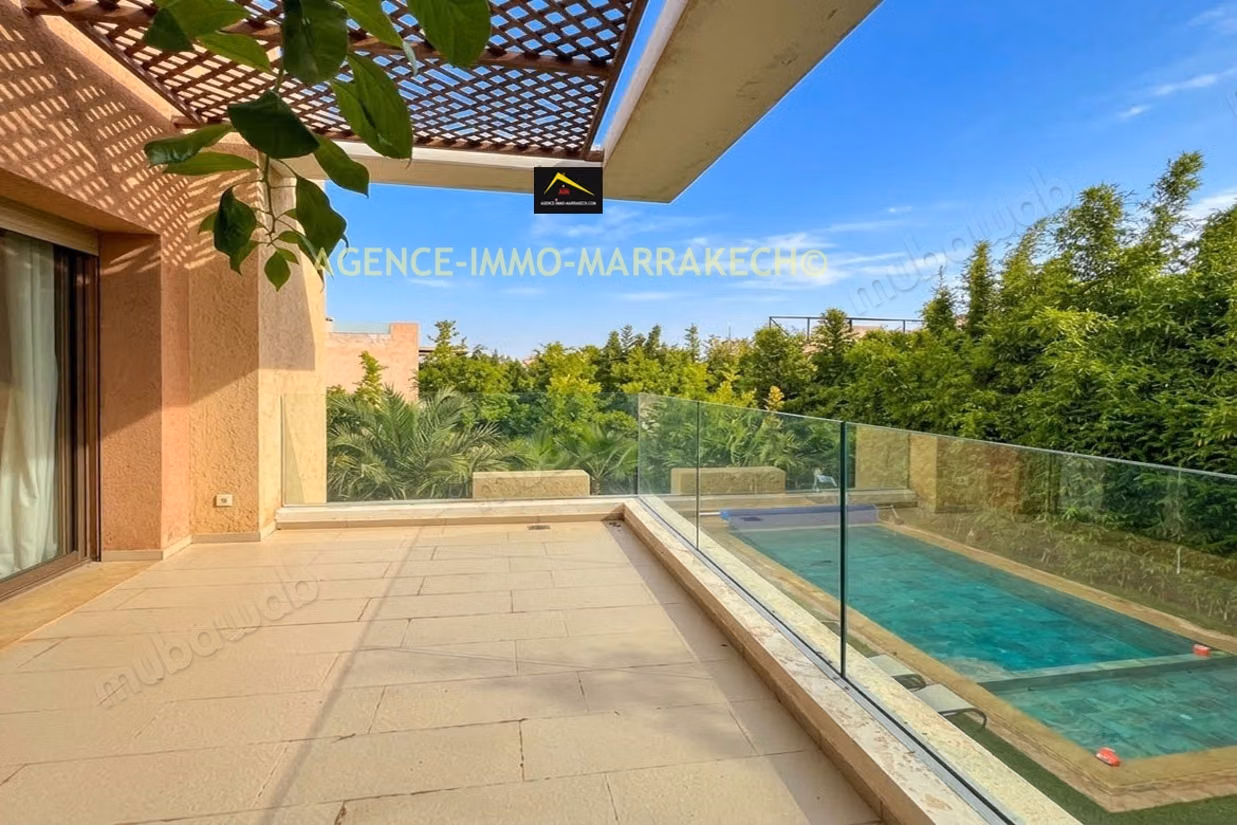 Villa de 745m², en résidence Golfique, avec VNA