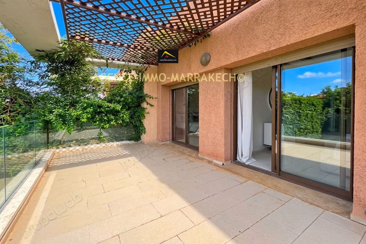 Villa de 745m², en résidence Golfique, avec VNA