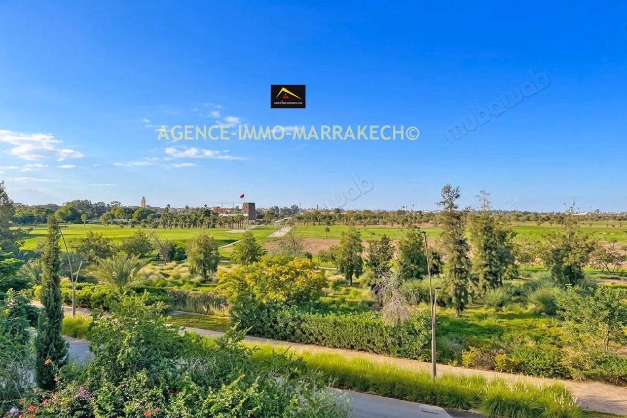 Villa de 745m², en résidence Golfique, avec VNA