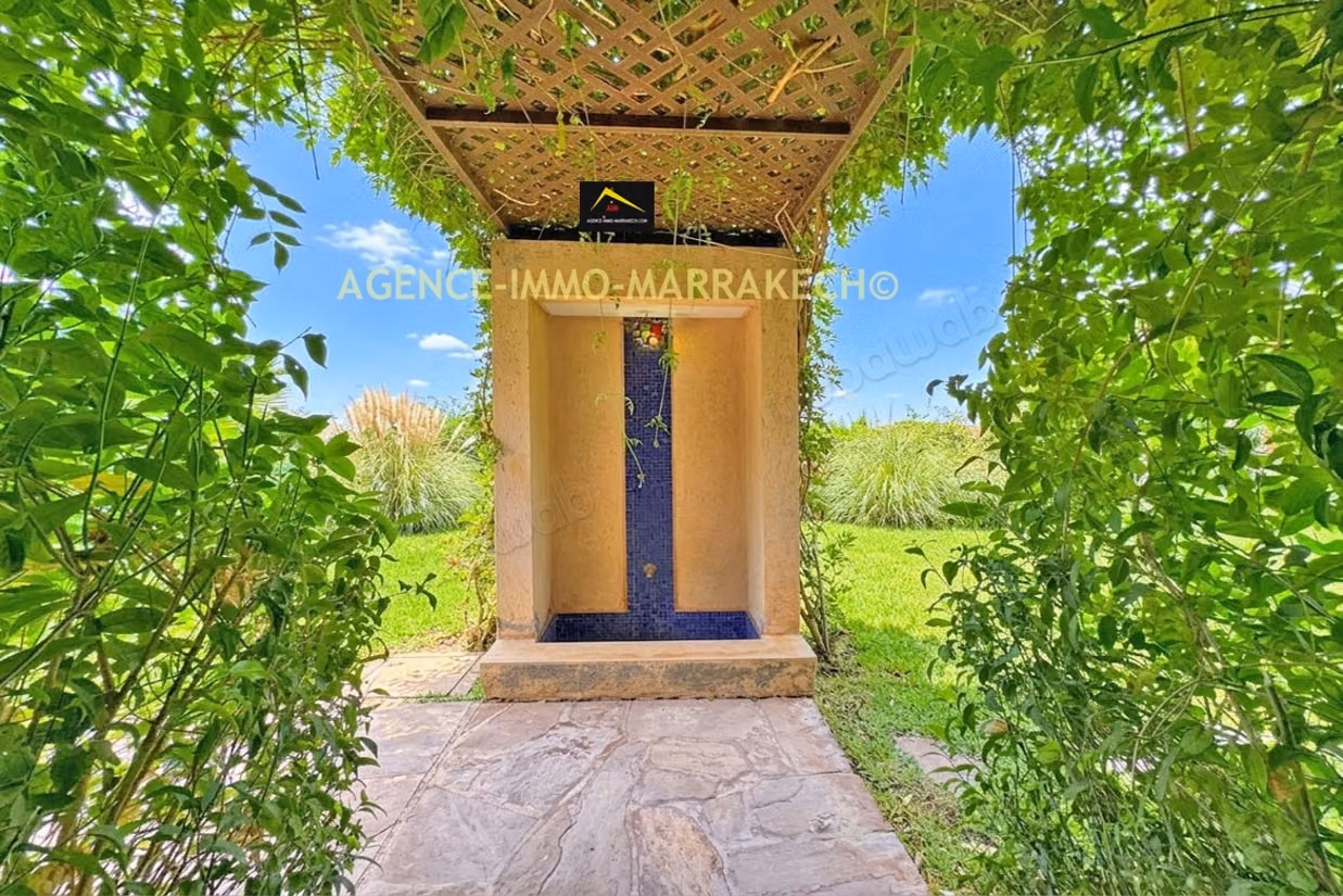 Villa de 745m², en résidence Golfique, avec VNA