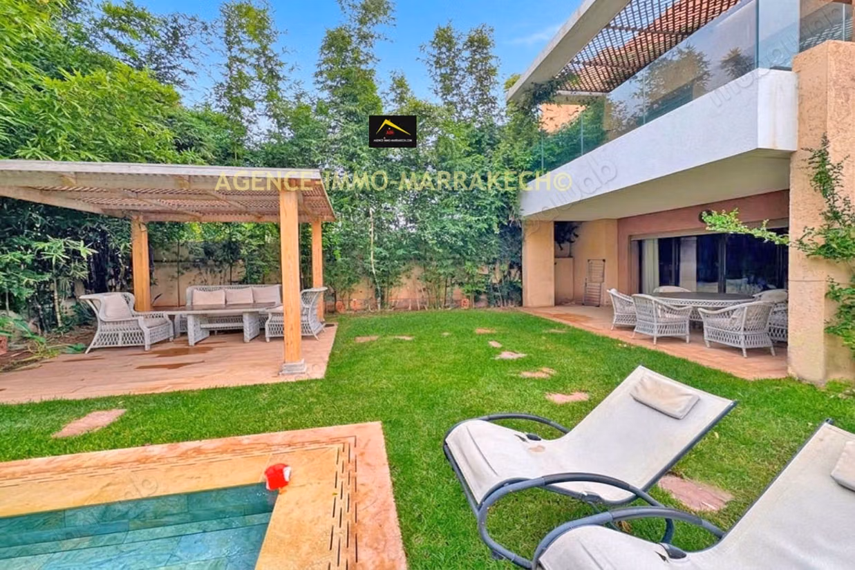 Villa de 745m², en résidence Golfique, avec VNA