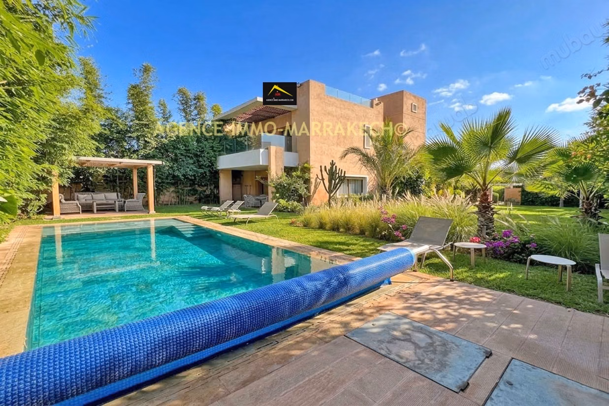 Villa de 745m², en résidence Golfique, avec VNA