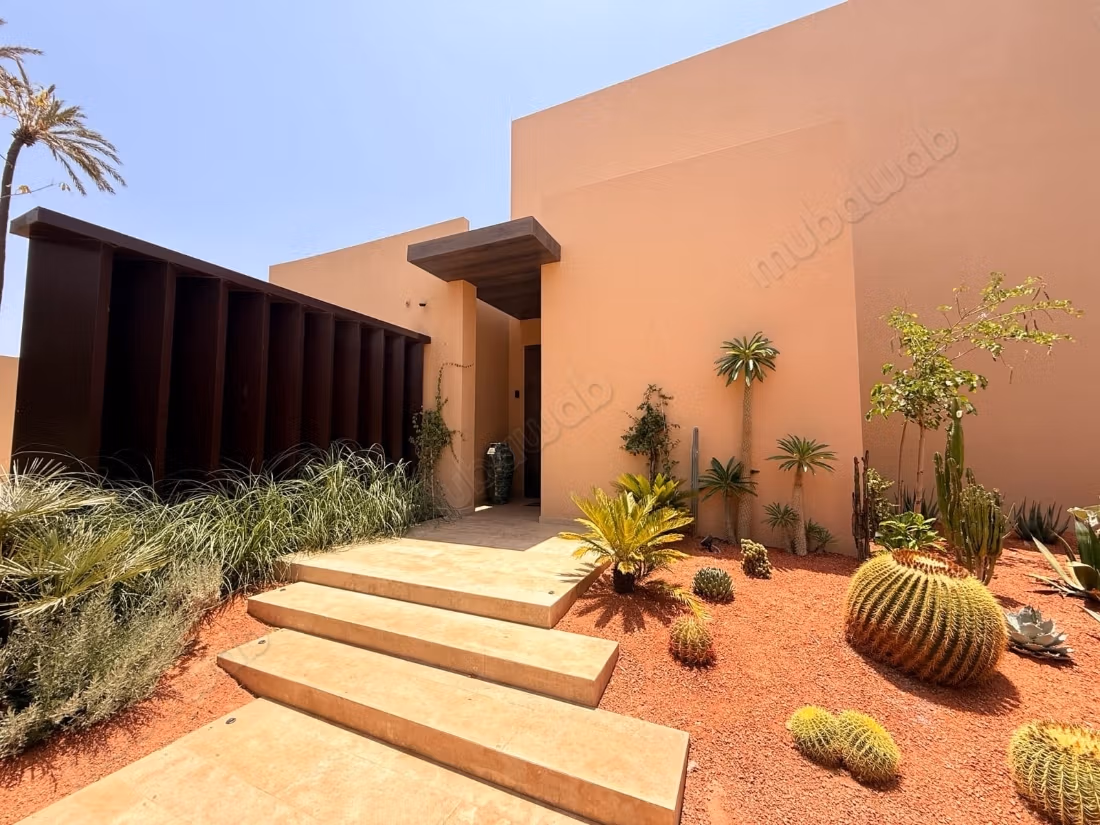 Contemporary villa golf Al Maaden