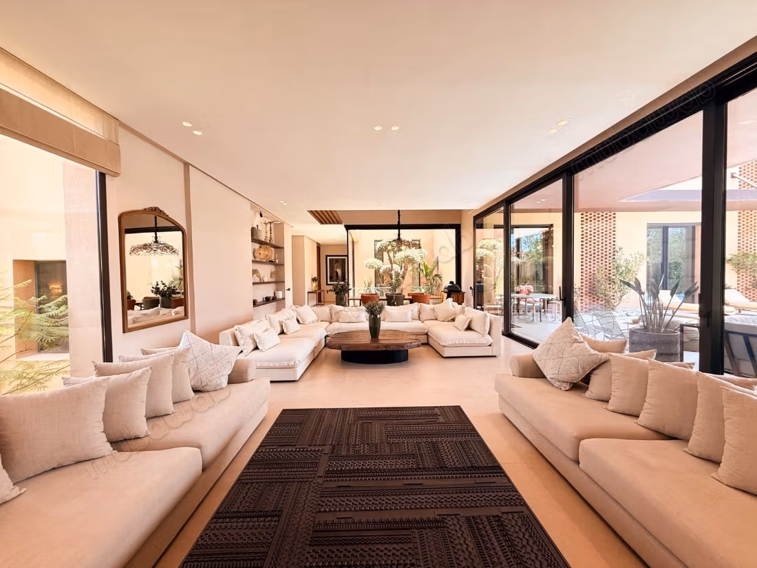 Contemporary villa golf Al Maaden