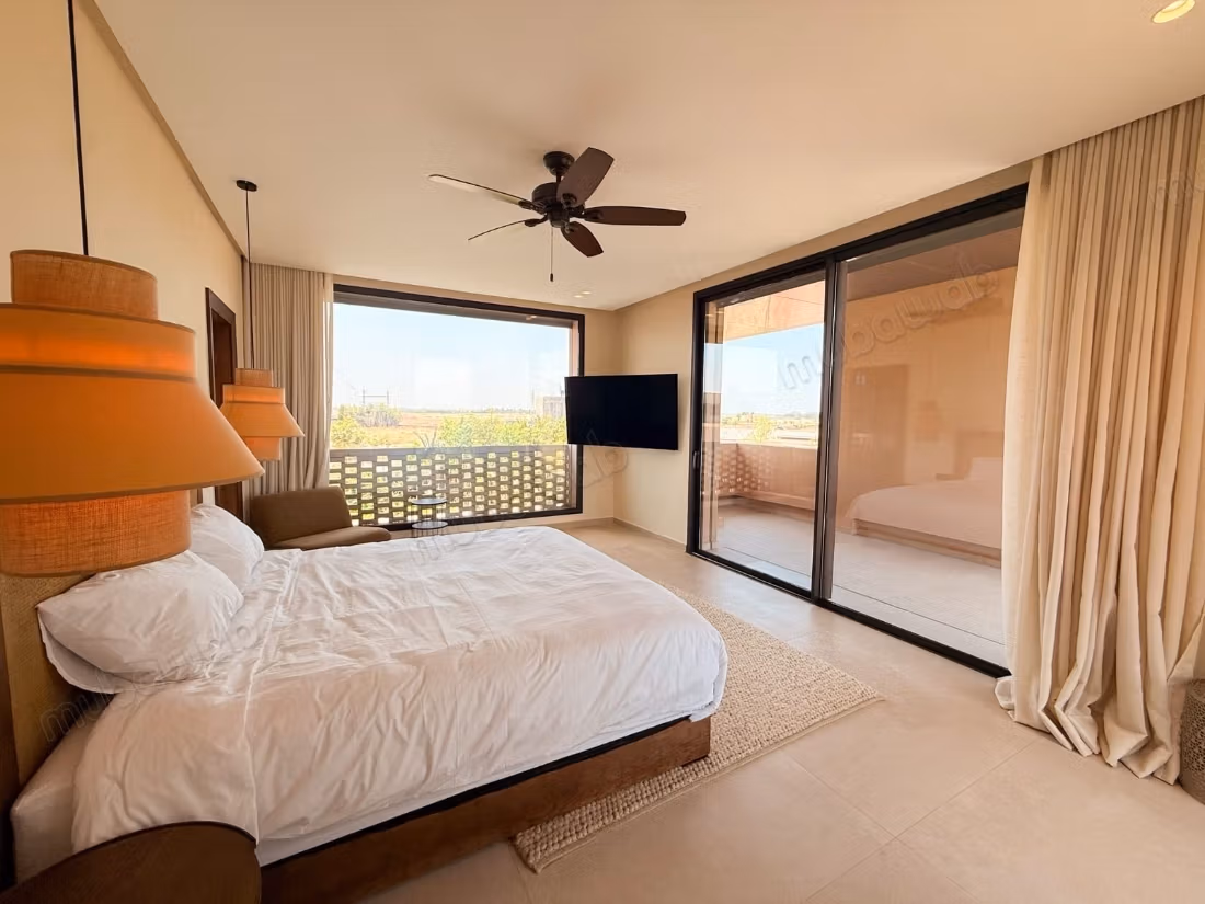 Contemporary villa golf Al Maaden