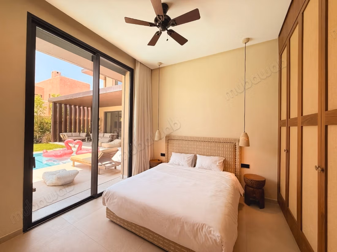 Contemporary villa golf Al Maaden