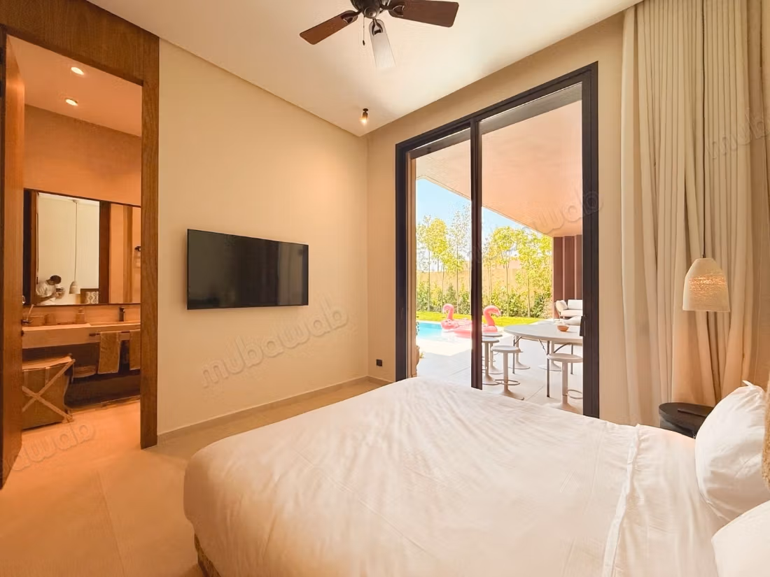 Contemporary villa golf Al Maaden