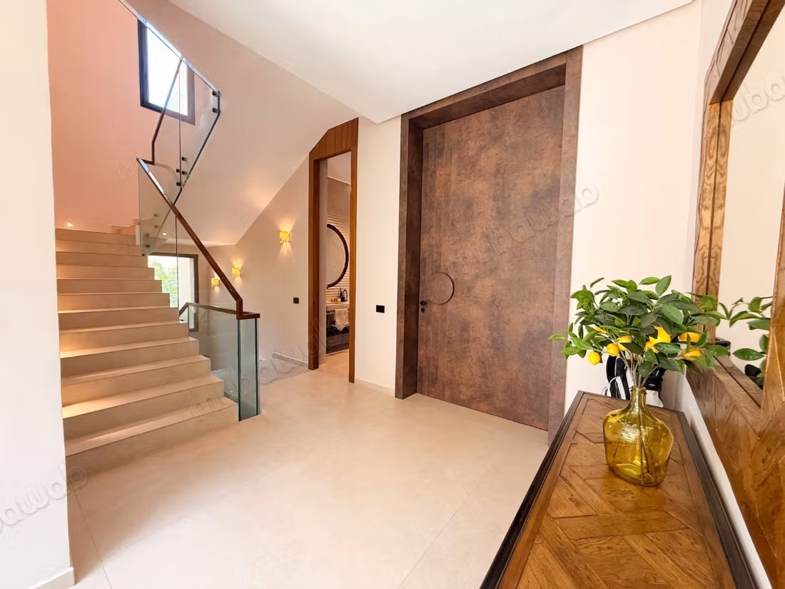 Contemporary villa golf Al Maaden