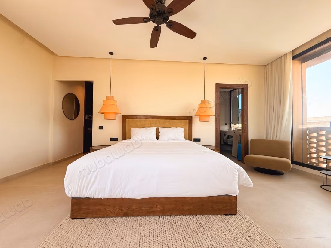 Contemporary villa golf Al Maaden