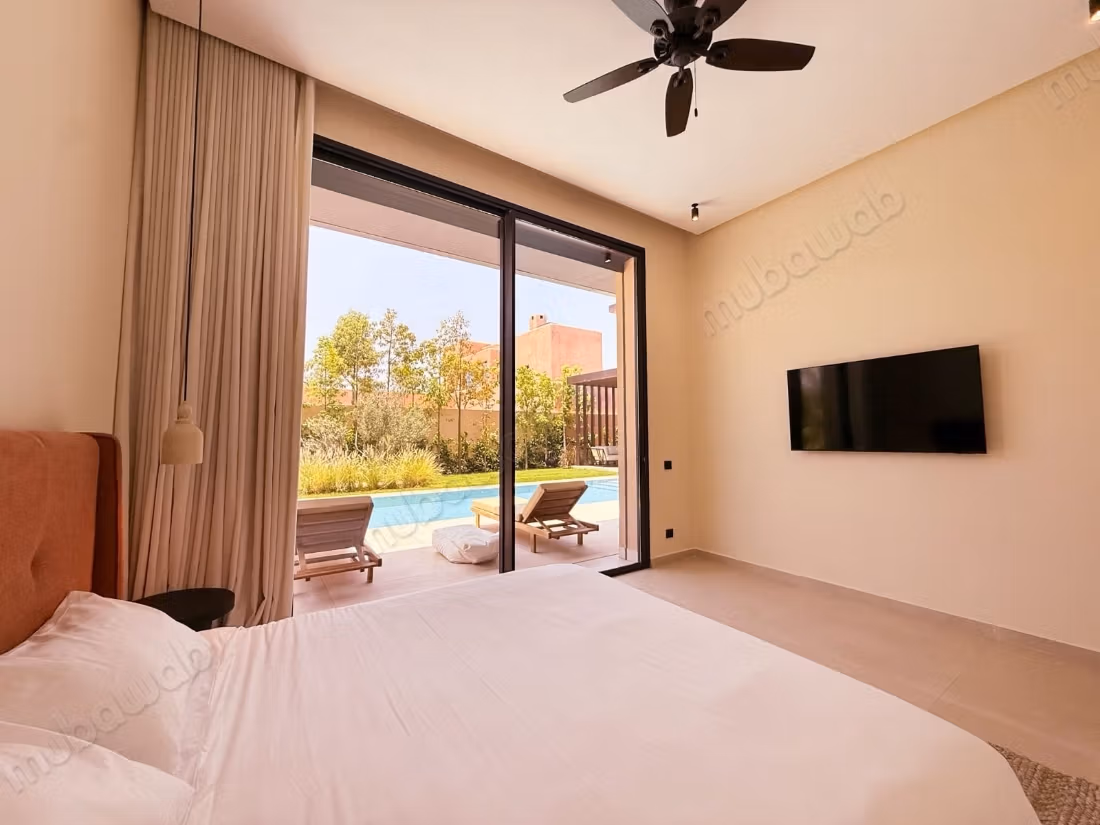 Contemporary villa golf Al Maaden