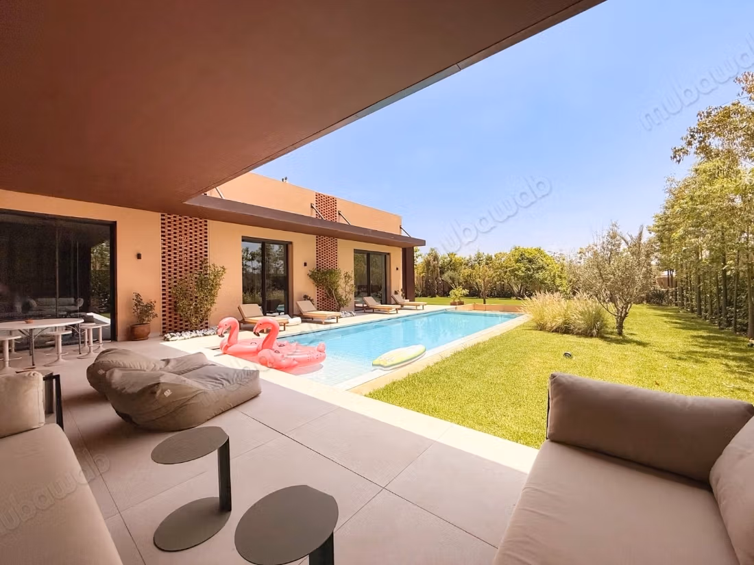 Contemporary villa golf Al Maaden