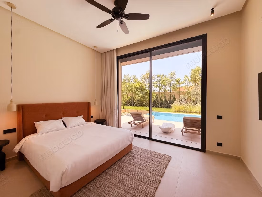Contemporary villa golf Al Maaden