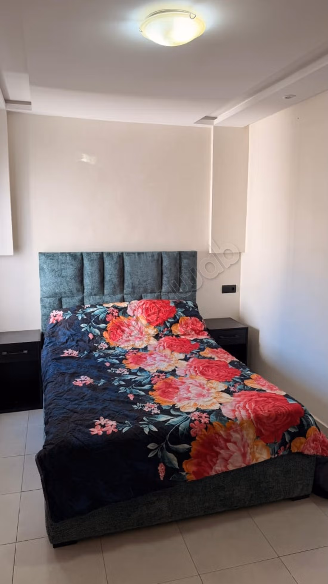 Bel appartement en location à Anza. 1 Pièce. Salon européen