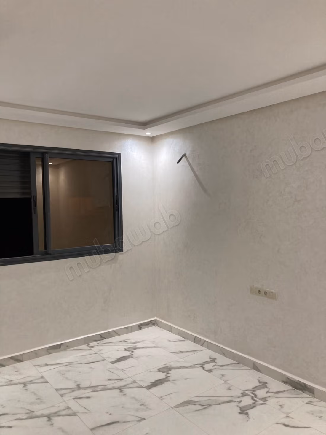 Bel appartement en location à Route Casablanca. 
2 chambres. 
Avec garage et ascenseur