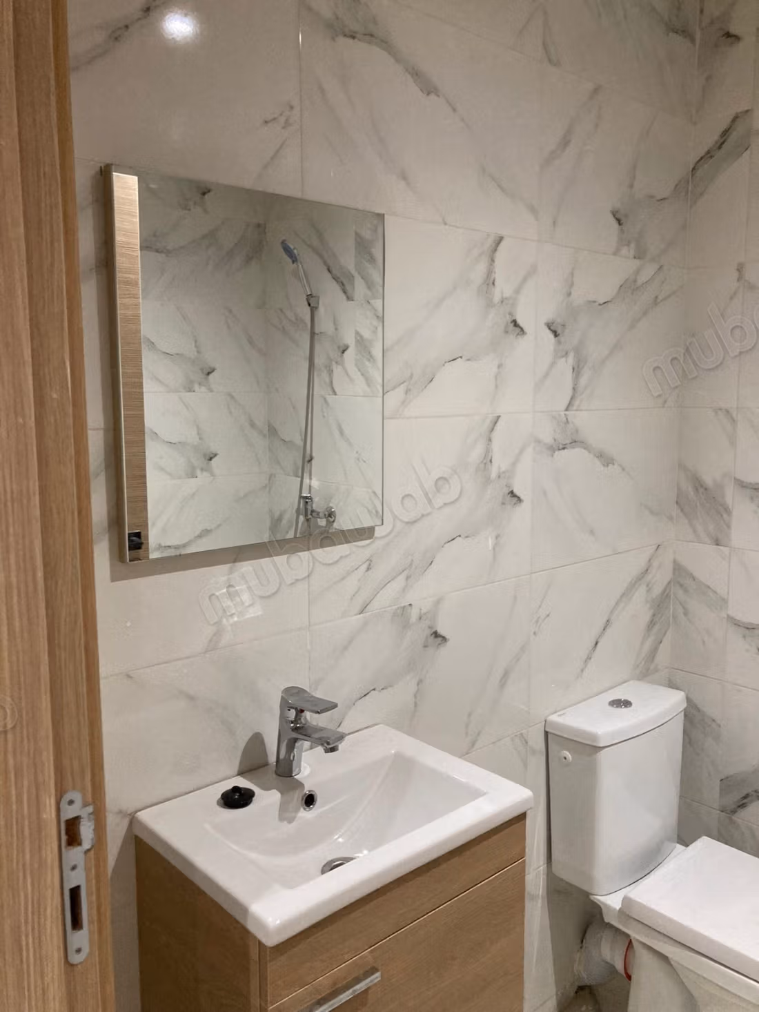 Bel appartement en location à Route Casablanca. 
2 chambres. 
Avec garage et ascenseur