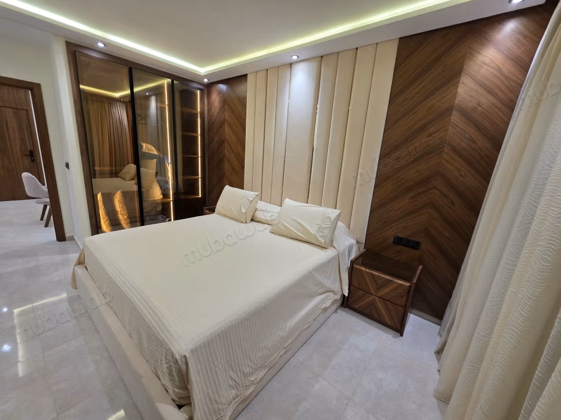Bel appartement en location à Mozart. 
Surface de 124 m². 
Meublé
