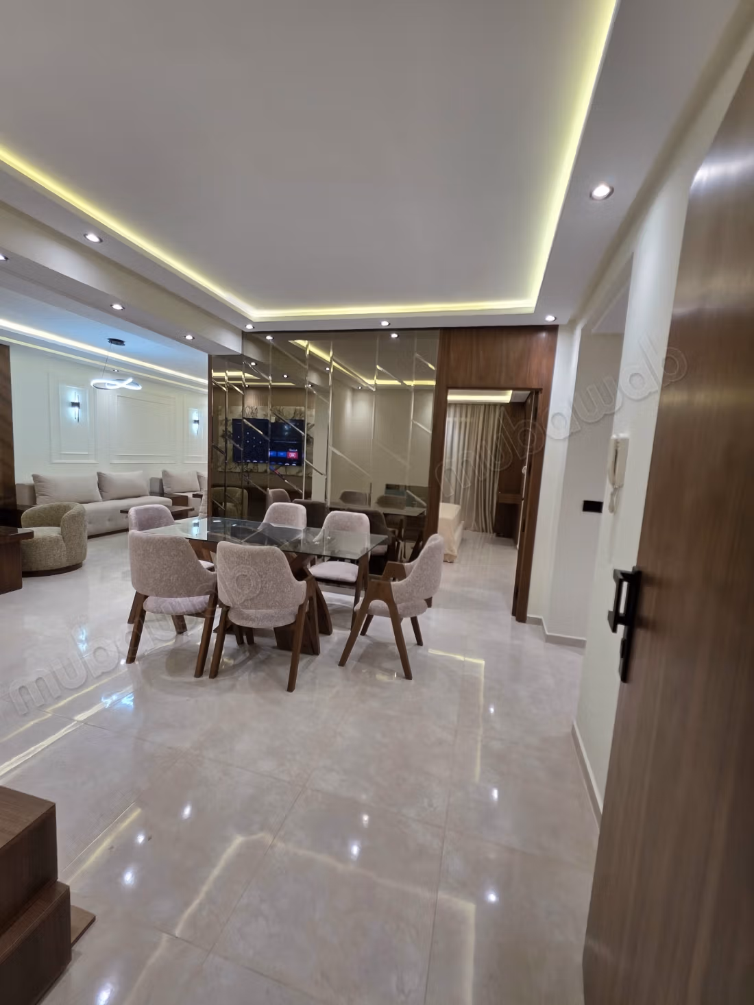 Bel appartement en location à Mozart. 
Surface de 124 m². 
Meublé