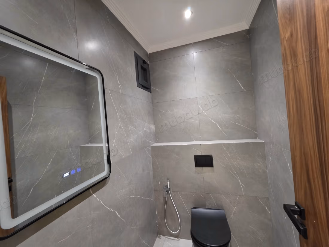 Bel appartement en location à Mozart. 
Surface de 124 m². 
Meublé