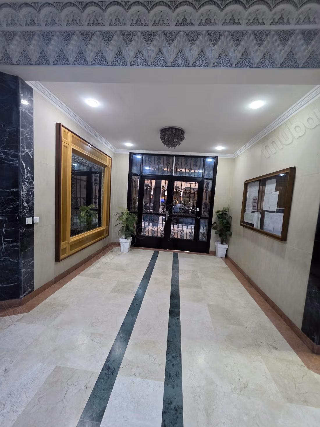 Bel appartement en location à Mozart. 
Surface de 124 m². 
Meublé