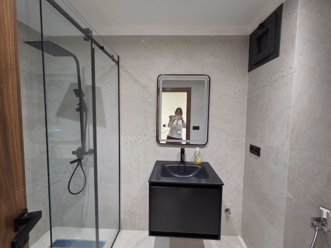 Bel appartement en location à Mozart. 
Surface de 124 m². 
Meublé