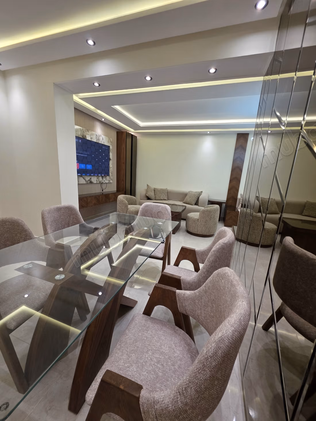 Bel appartement en location à Mozart. 
Surface de 124 m². 
Meublé