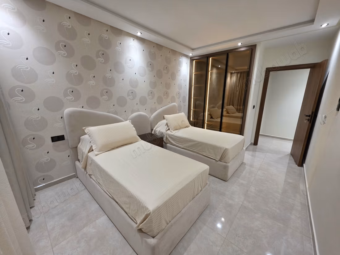 Bel appartement en location à Mozart. 
Surface de 124 m². 
Meublé