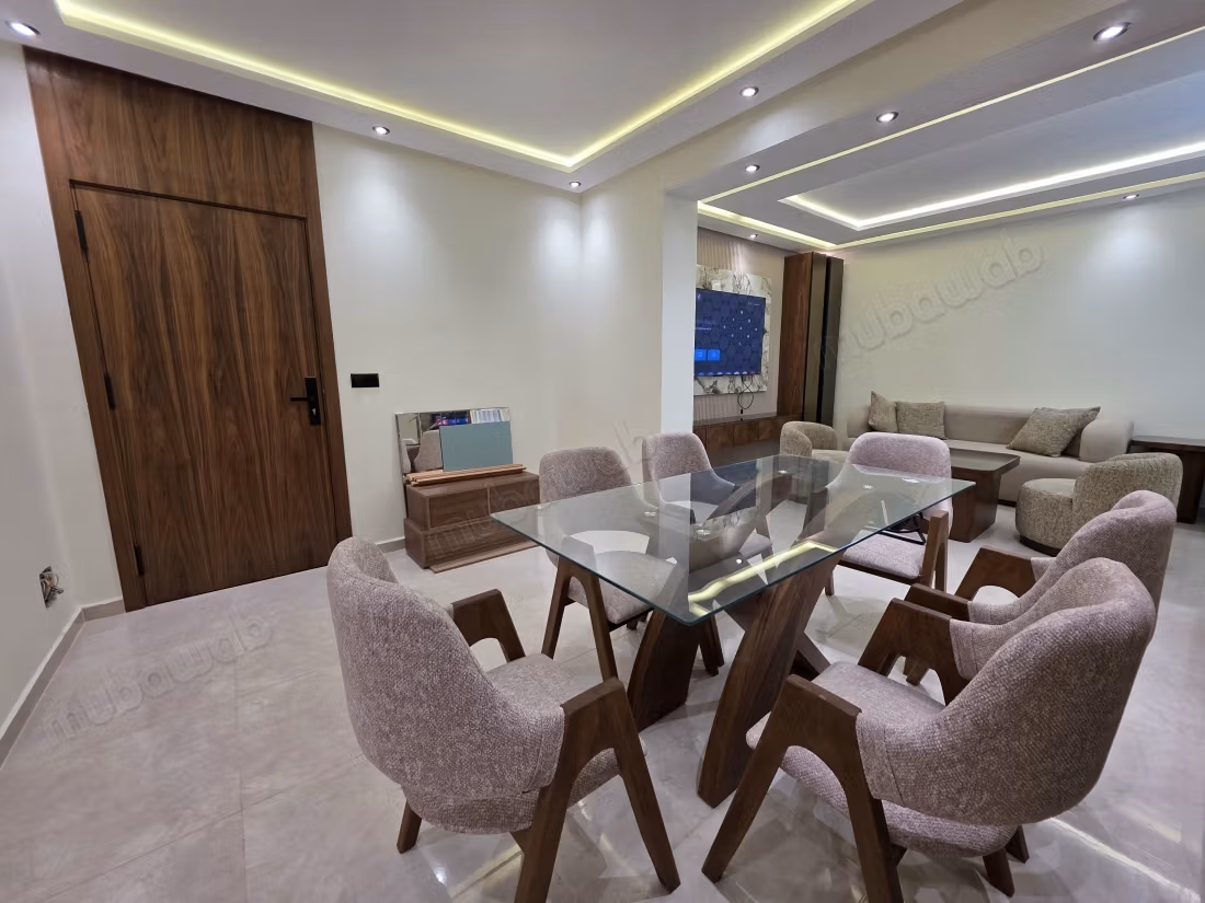 Bel appartement en location à Mozart. 
Surface de 124 m². 
Meublé
