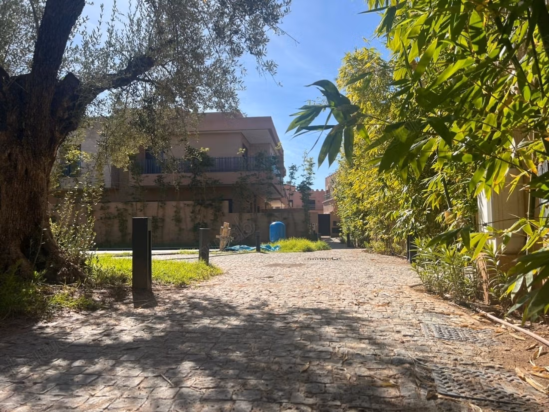 Magnifica villa a Chrifia. 2 camere confortevoli. Ascensore e posti auto e giardino di 150m2.