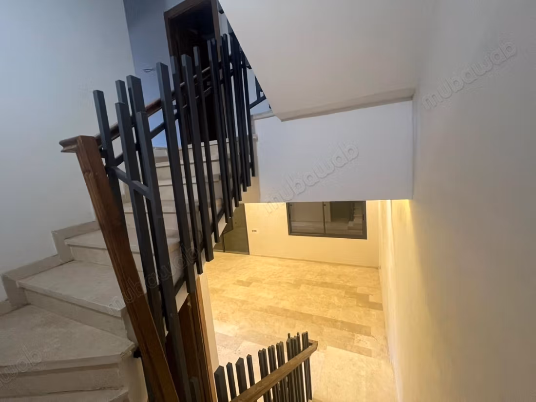 Magnifica villa a Chrifia. 2 camere confortevoli. Ascensore e posti auto e giardino di 150m2.
