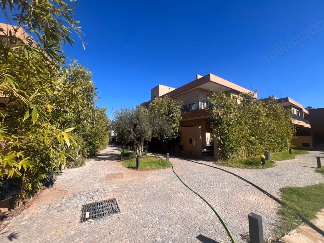 Magnifica villa a Chrifia. 2 camere confortevoli. Ascensore e posti auto e giardino di 150m2.
