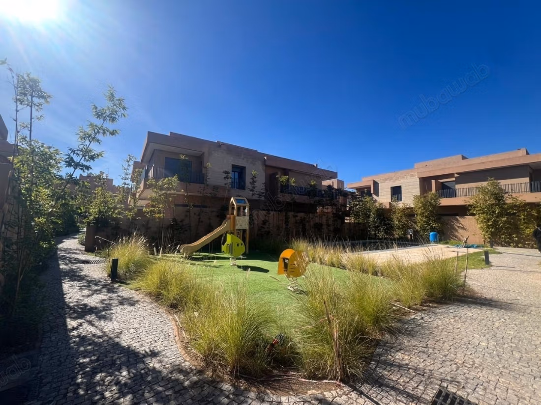 Magnifica villa a Chrifia. 2 camere confortevoli. Ascensore e posti auto e giardino di 150m2.
