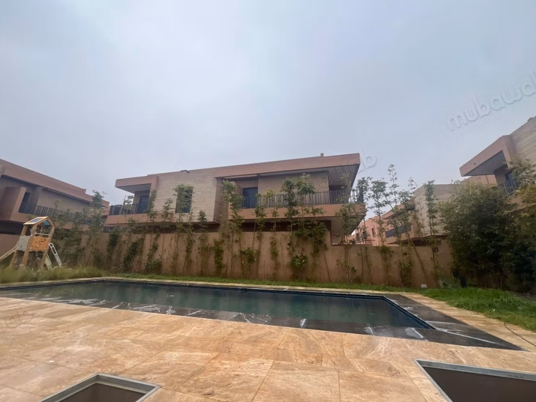 Magnifica villa a Chrifia. 2 camere confortevoli. Ascensore e posti auto e giardino di 150m2.