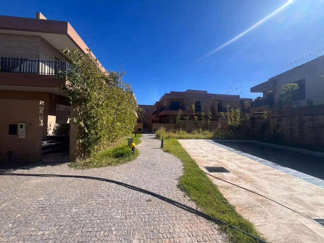 Magnifica villa a Chrifia. 2 camere confortevoli. Ascensore e posti auto e giardino di 150m2.