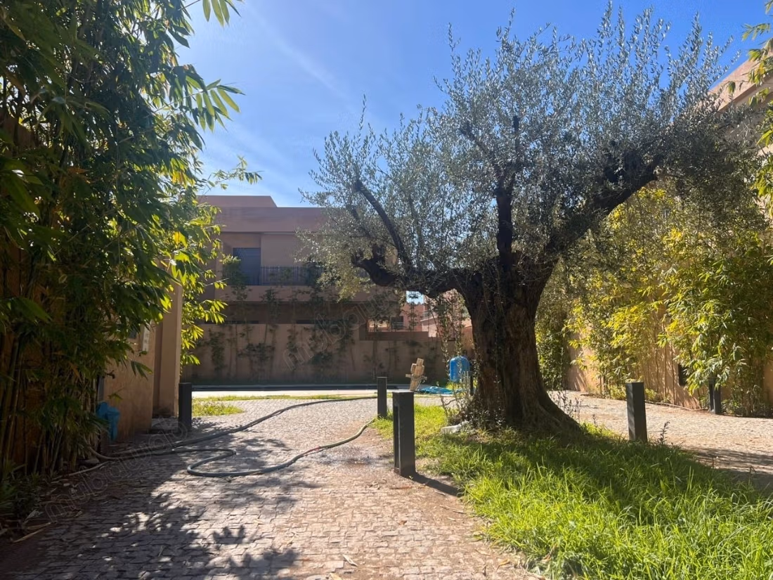 Magnifica villa a Chrifia. 2 camere confortevoli. Ascensore e posti auto e giardino di 150m2.