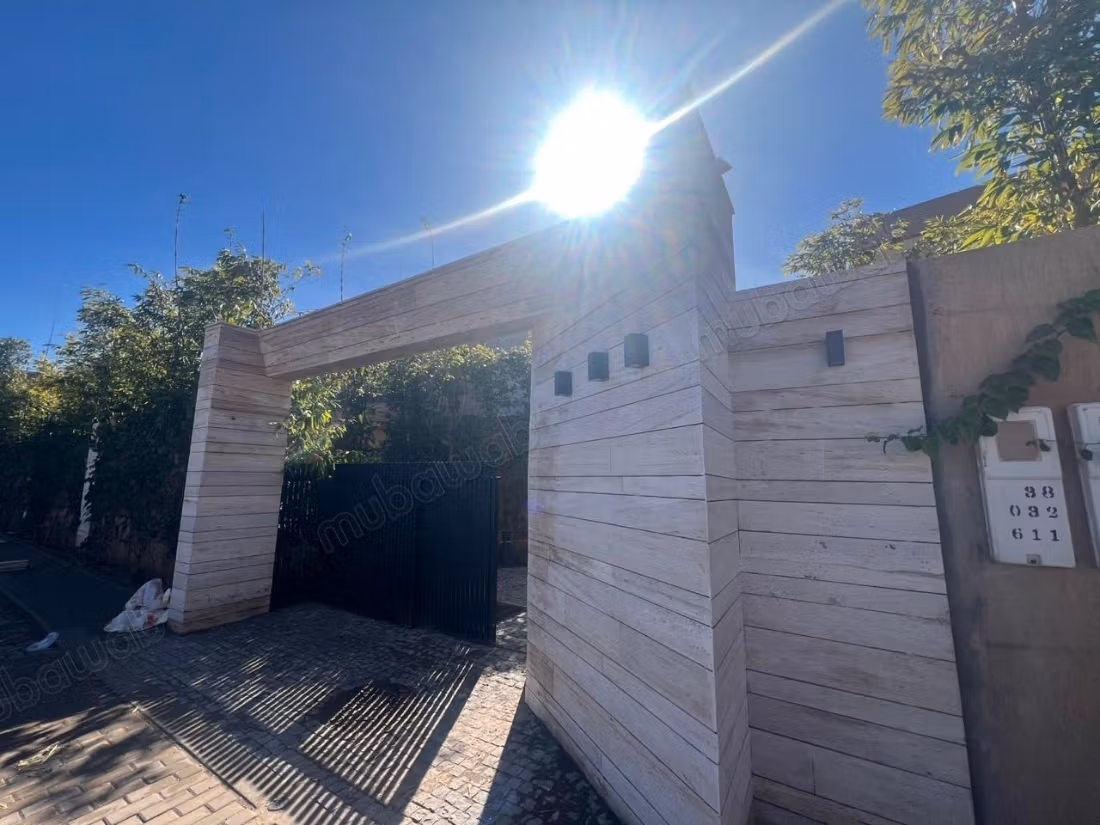 Magnifica villa a Chrifia. 2 camere confortevoli. Ascensore e posti auto e giardino di 150m2.