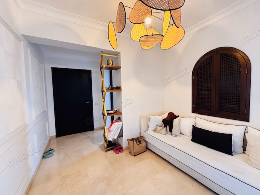 Dernier etage terasse. Proche ecoles francaises marche…