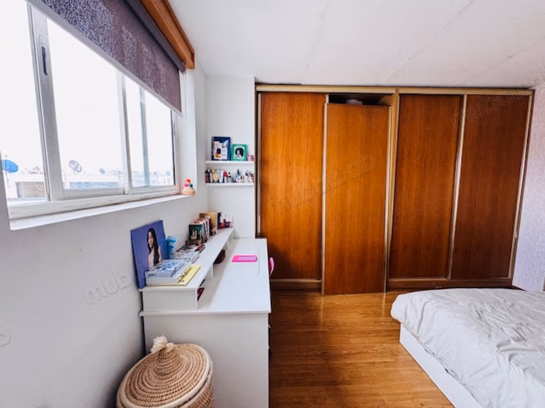Dernier etage terasse. Proche ecoles francaises marche…