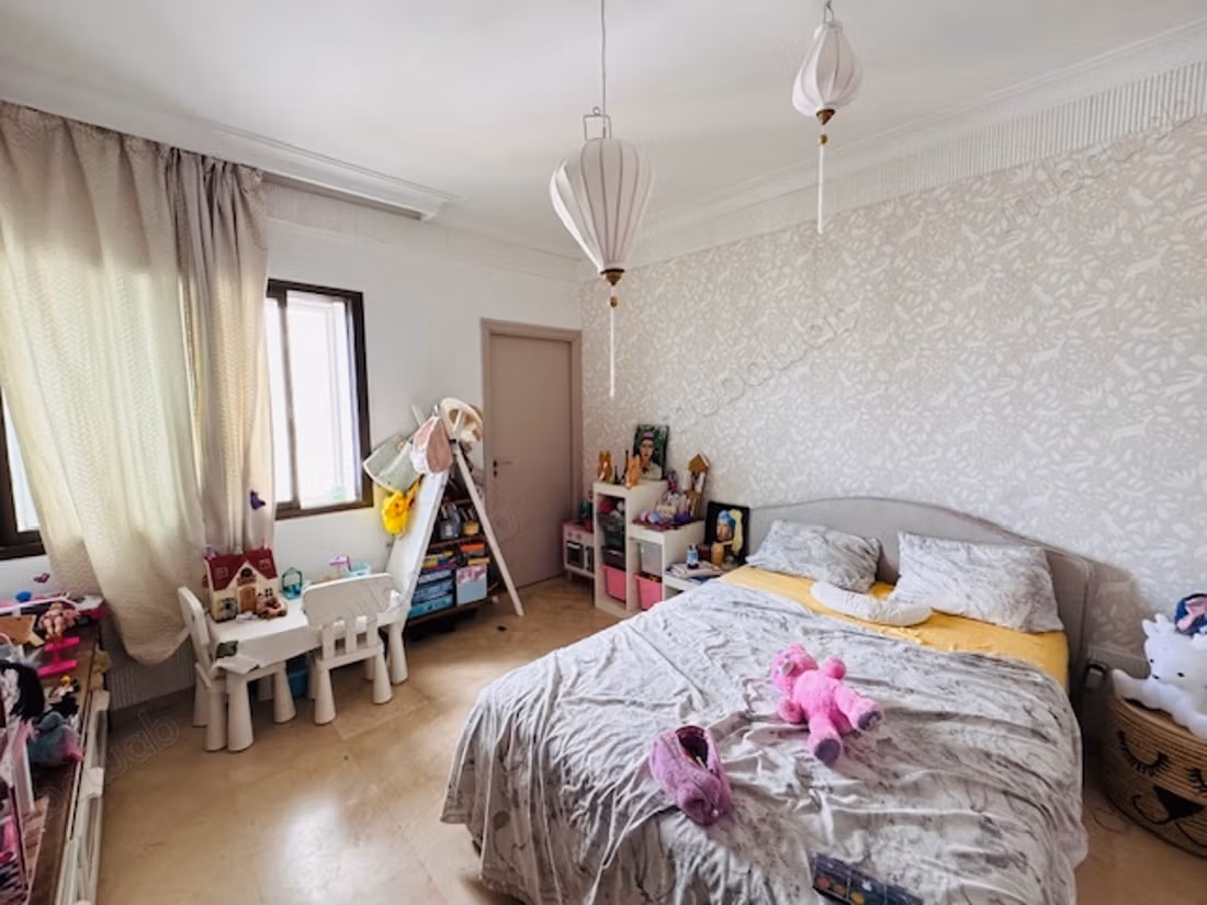 Dernier etage terasse. Proche ecoles francaises marche…