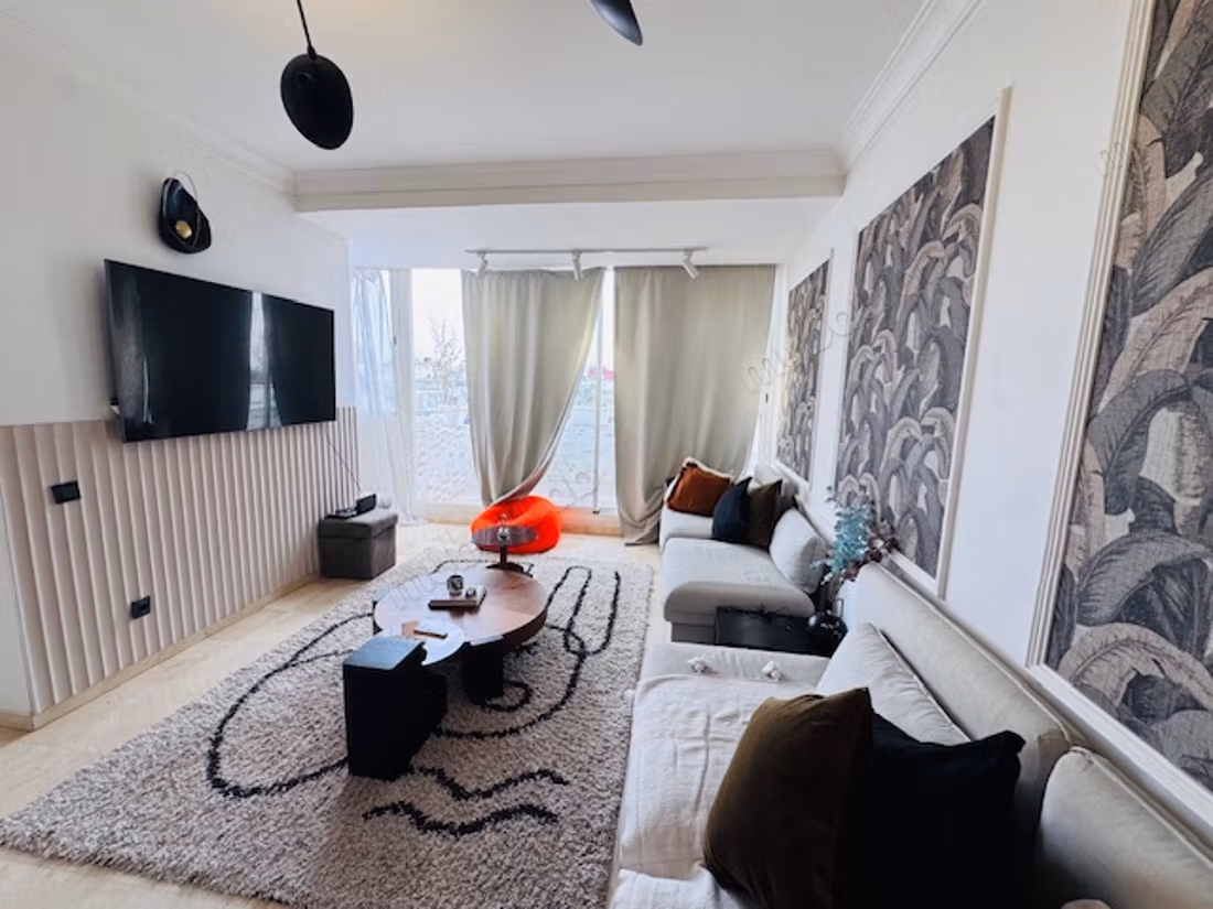 Dernier etage terasse. Proche ecoles francaises marche…
