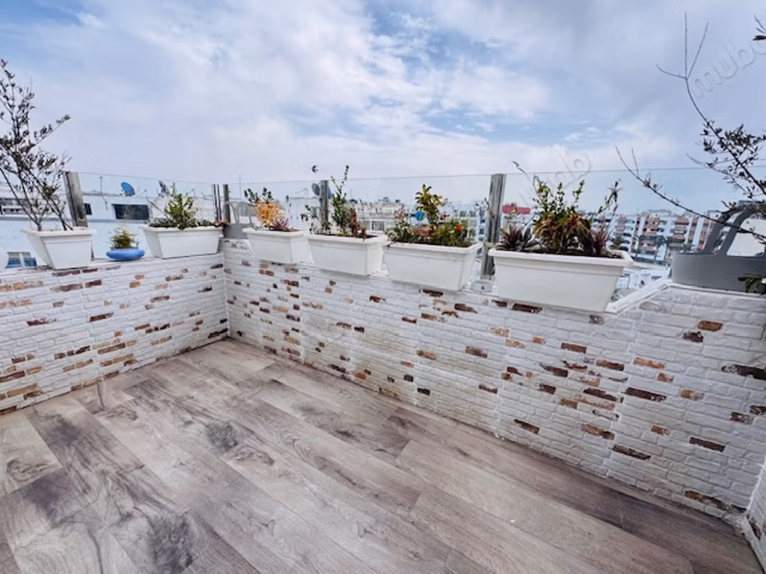 Dernier etage terasse. Proche ecoles francaises marche…